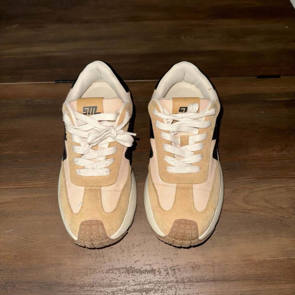 Steve Madden Supercampo Size 7M Beige Black Sneaker